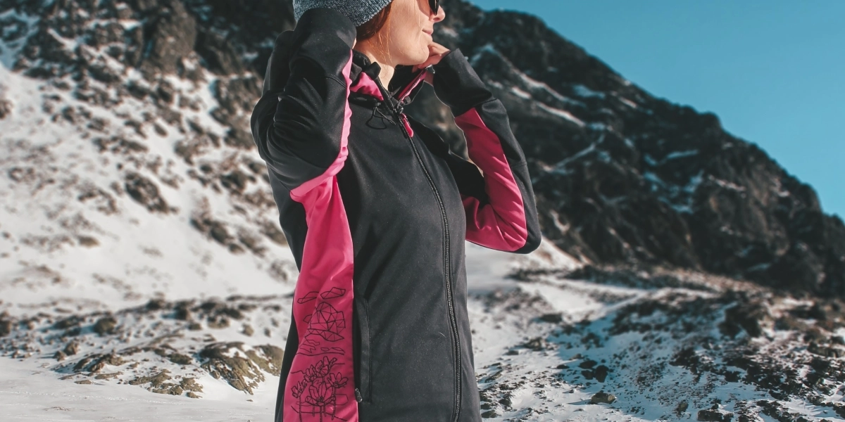 Dámska prechodná softshellová bunda s výšivkou - ľahká turistická bunda ideálna na jar a jeseň | Ejha