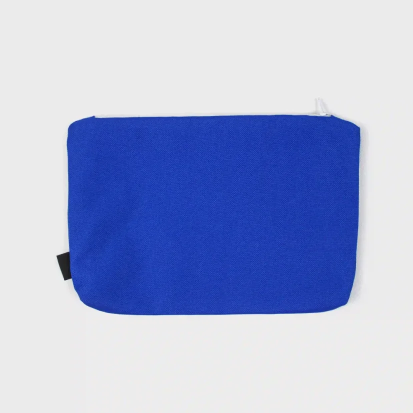 Pohľad na modrú kapsičku zozadu