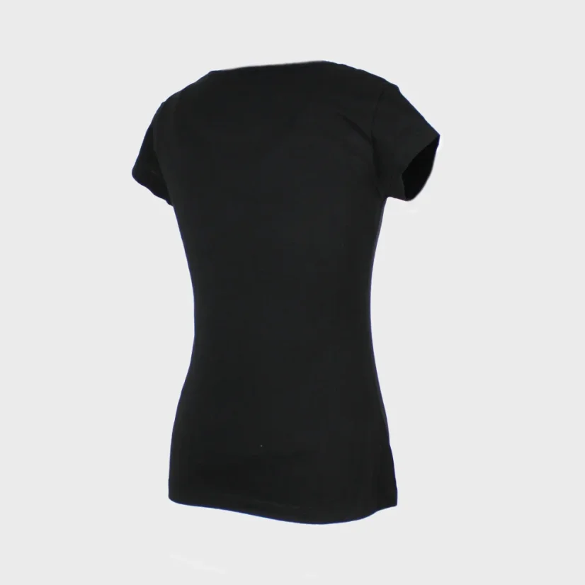 Pohľad zozadu na vyšívané tričko s krátkym rukávom a výšivkou hôr