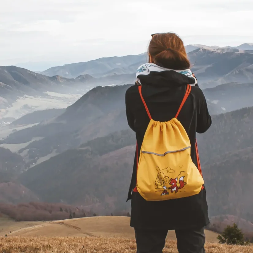 Čiastočne nepremokavý žltý vak pre deti alebo pre dospelých