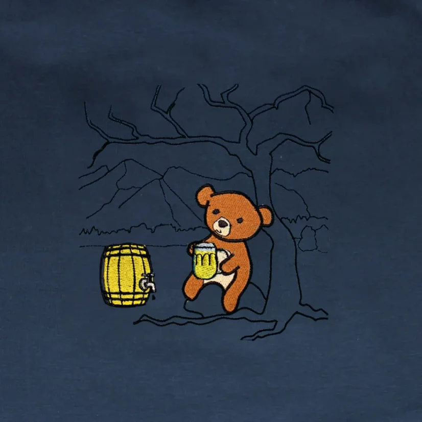 Detail výšivky na mikine - Maco a Belianske Tatry