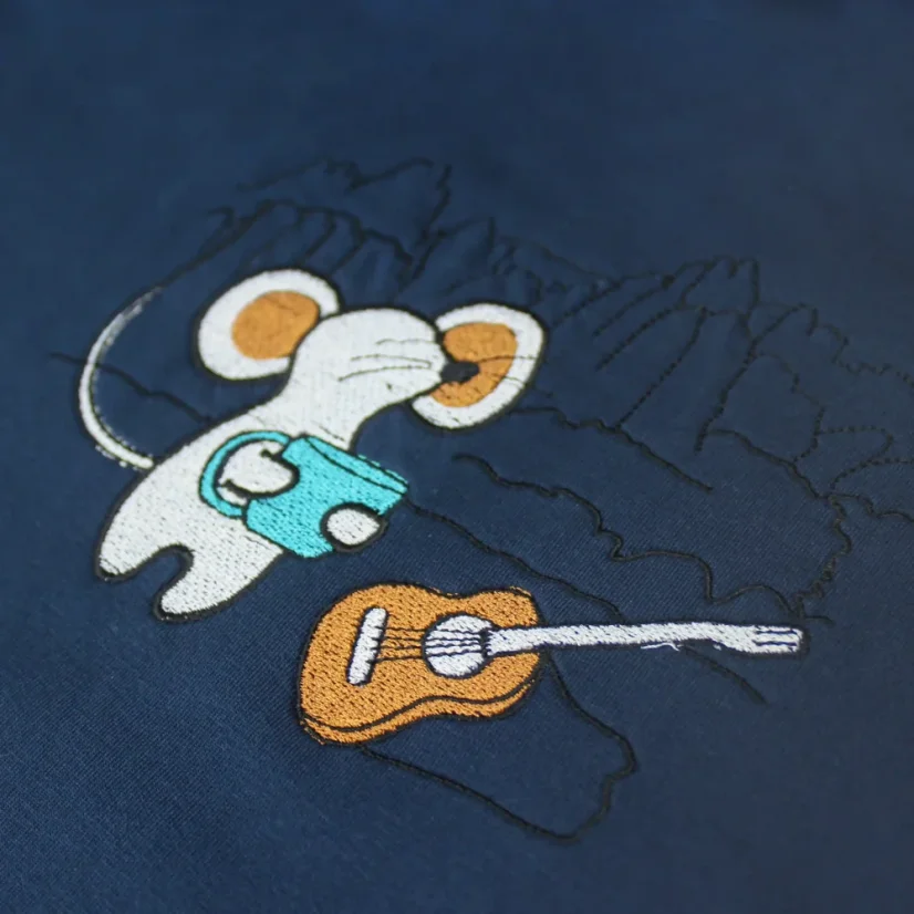 Detail výšivky na mikine - Myška a Súľovské skaly