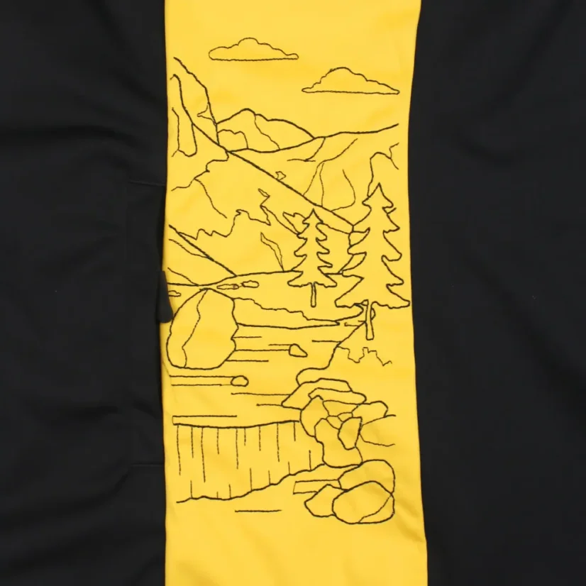 Detail výšivky na bokoch vesty zo série Doliny