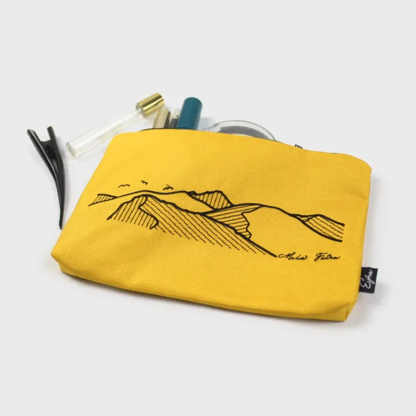 Čiastočne nepremokavá taštička s výšivkou hôr - Malá Fatra