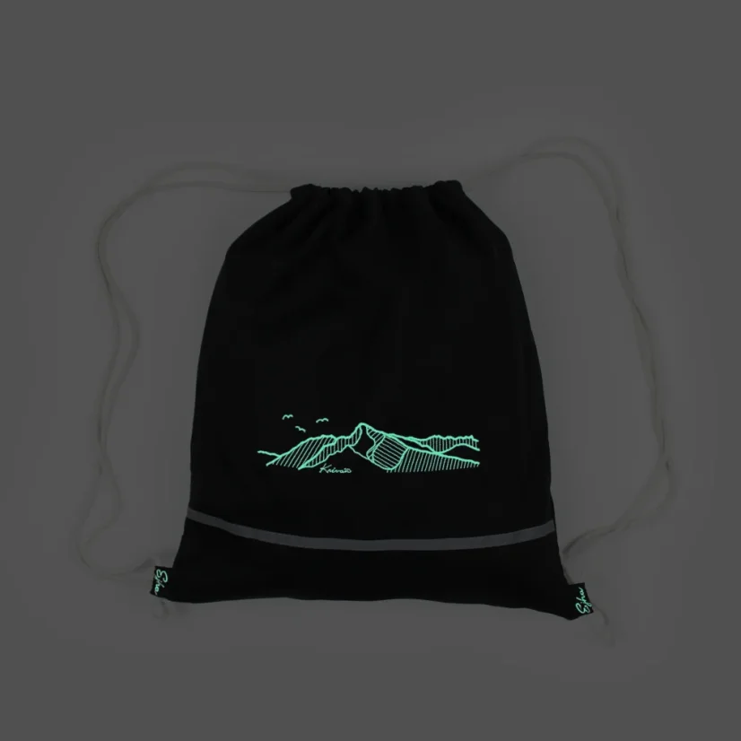 Vak so svietiacou výšivkou hôr - Kriváň