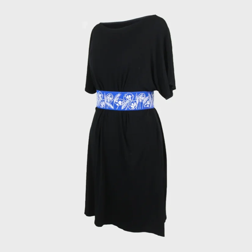 Predný pohľad na voľné univerzálne šaty - modrý opasok Maky