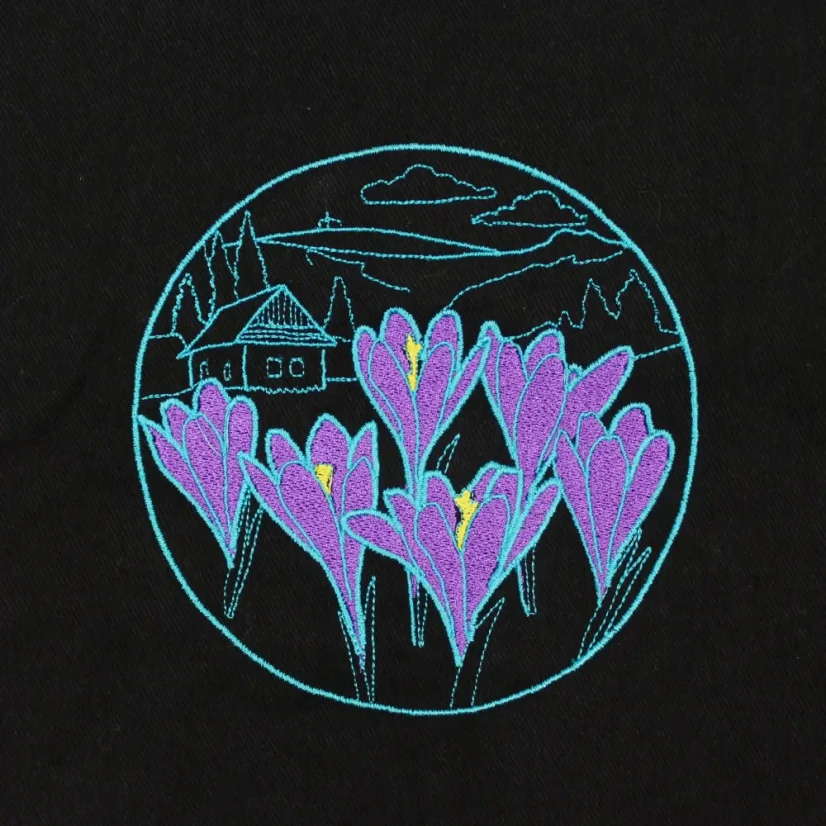 Detail výšivky na nákupnej taške - Šafran a Kráľova hoľa