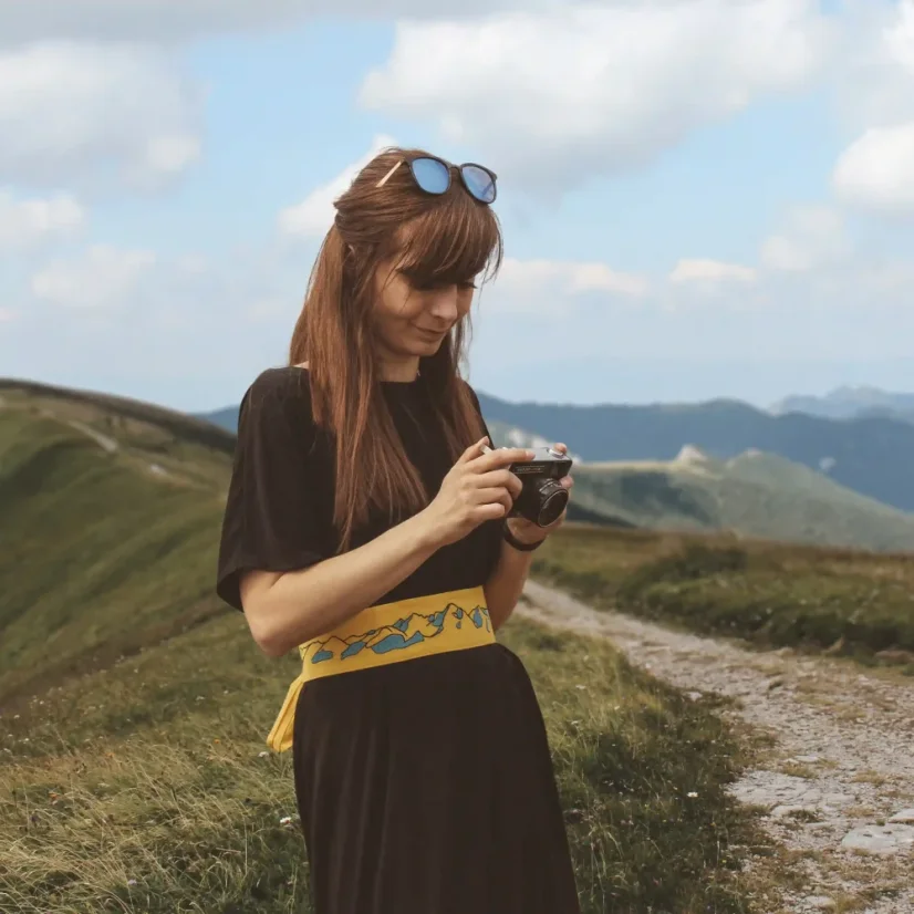 Voľné šaty s vyšívaným opaskom Tatry | Ejha