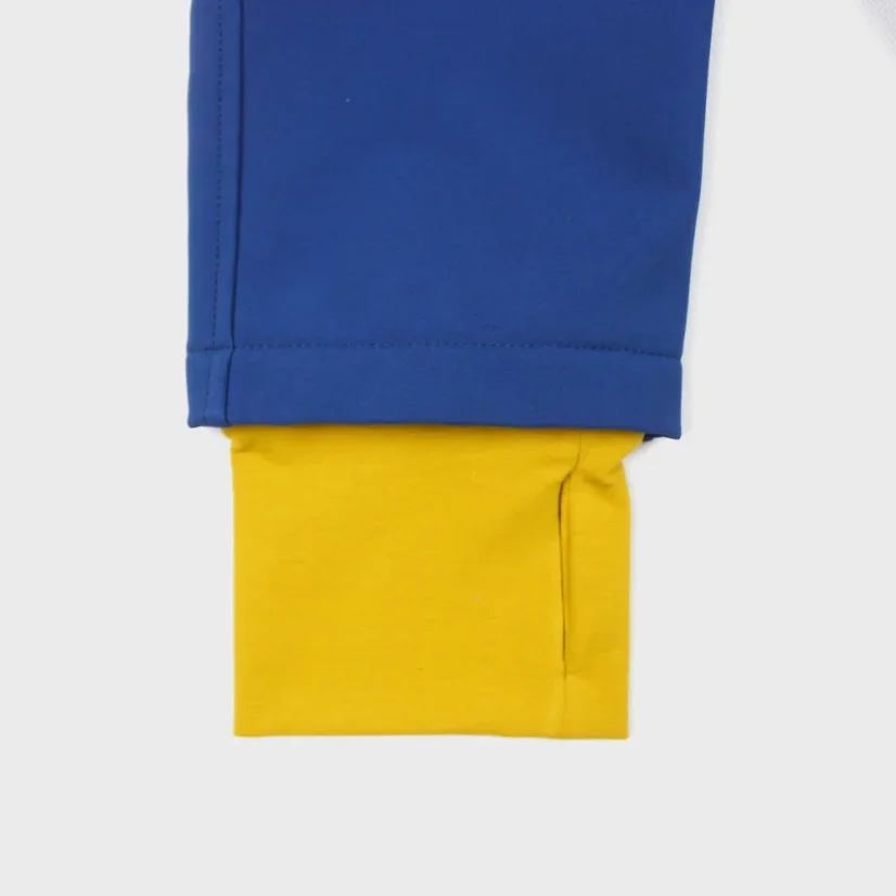 Detail ukončenia rukávov - patent s otvorom na palec