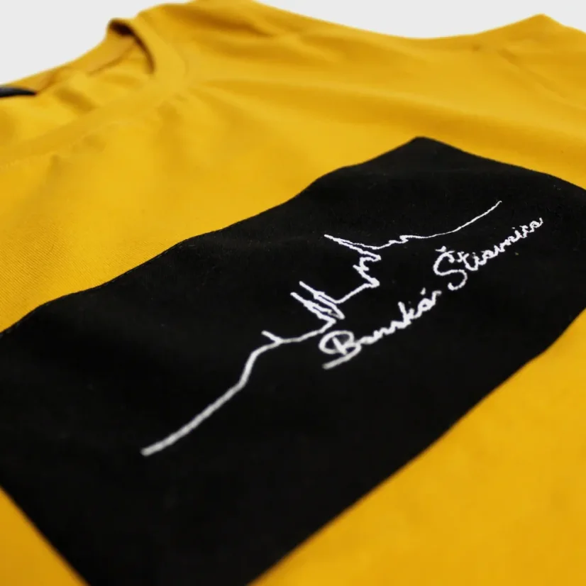 Detail výšivky siluety na topy - Banská Štiavnica