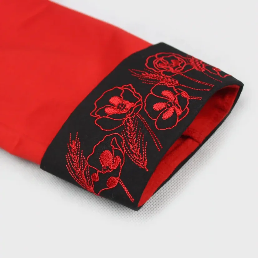 Čierny patent s červenou výšivkou