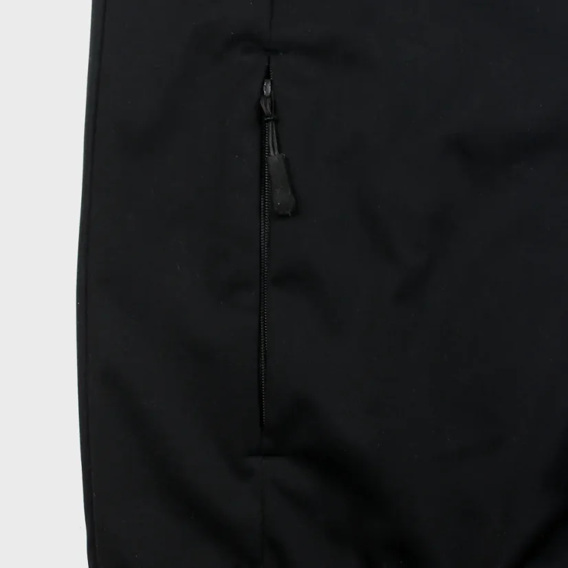 Detail vrecka na zips na softshellovej bunde