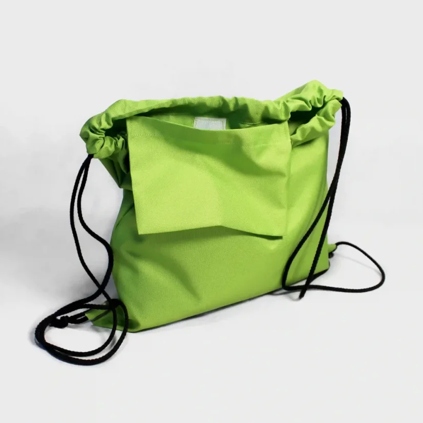 Detail vnútorného vrecka na suchý zips v zelenom vaku