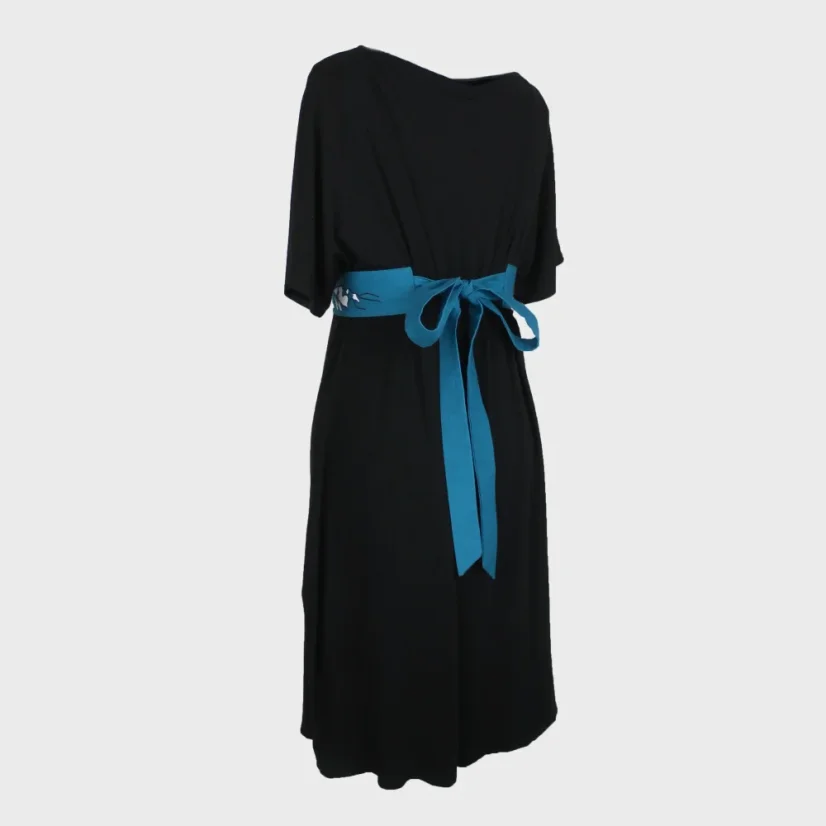 Zadný pohľad na voľné univerzálne šaty - modrý opasok Tatry