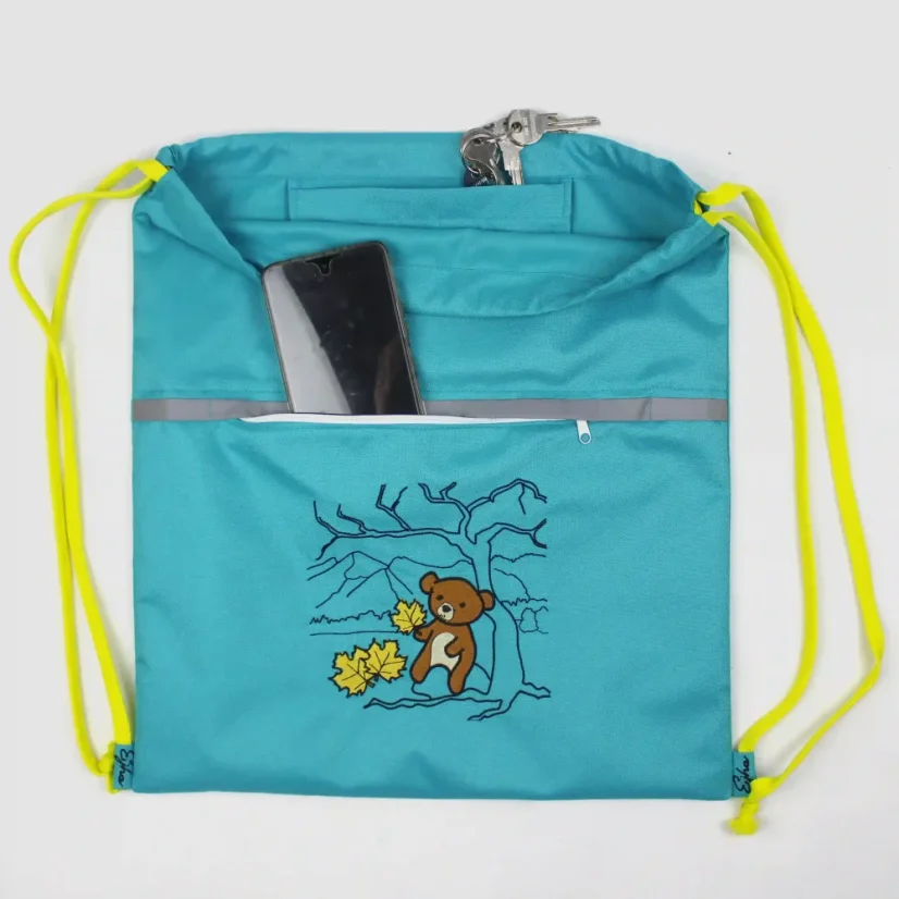 Veľké vonkajšie vrecko na zips vhodné na odloženie mobilu či kľúčov