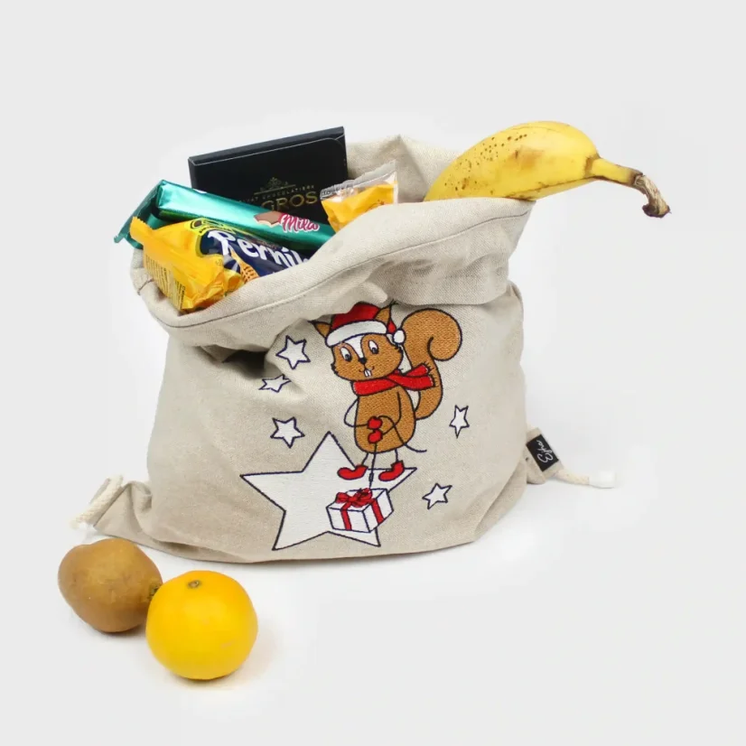 Vyšívaný mikulášsky batôžtek Veverička a hviezdičky