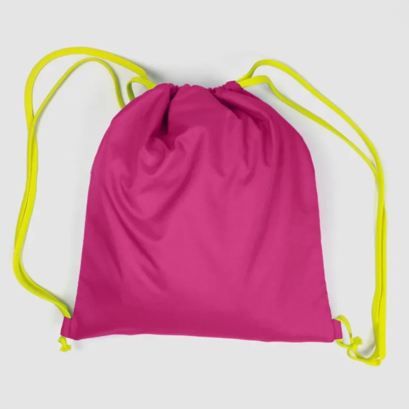 Ružový vak Maco a Belianske Tatry zozadu