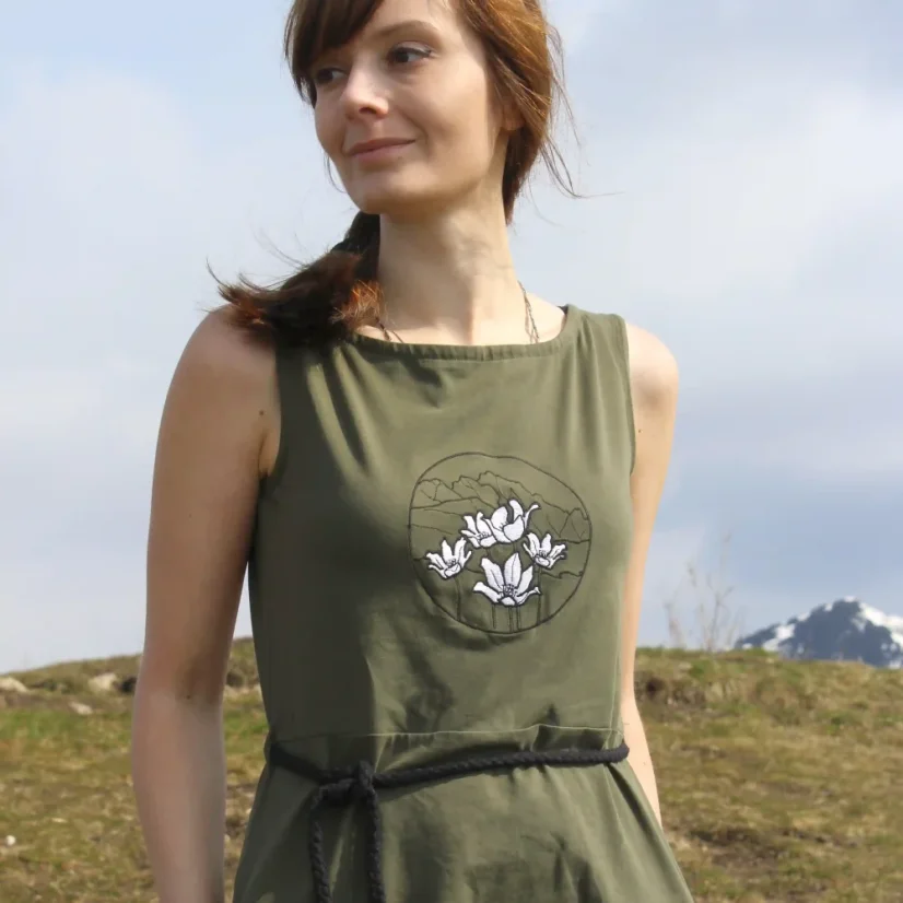 Vyšívané šaty vyrobenée na Slovensku | Ejha