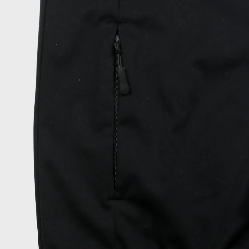 Detail vrecka na zips na softshellových bundách