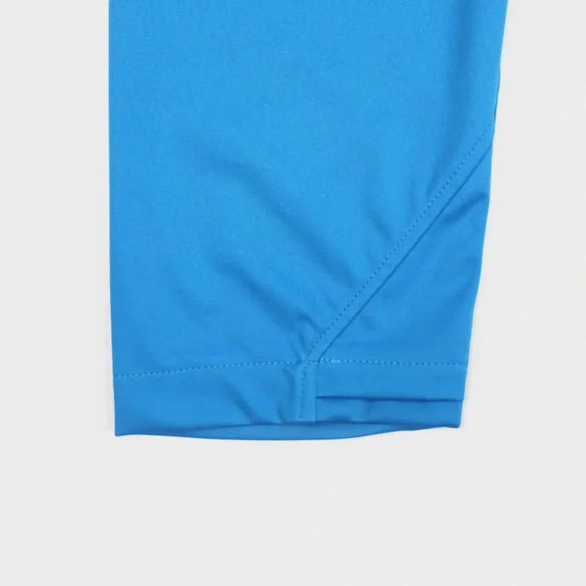 Detail rukáva s otvorom na palec na softshellových bundách