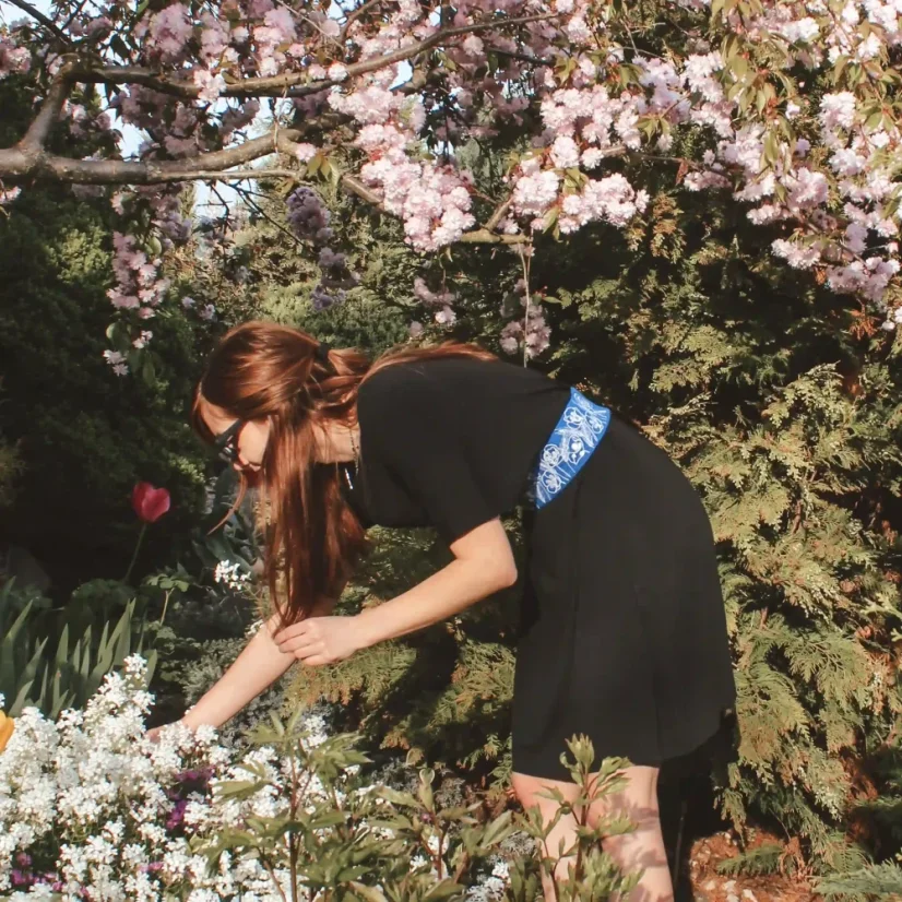 Čierne viskózové šaty s opaskom maky | Ejha