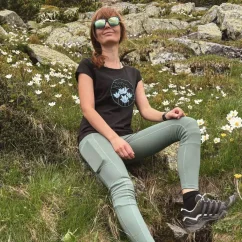Dámske bavlnené tričko s výšivkou kvetov