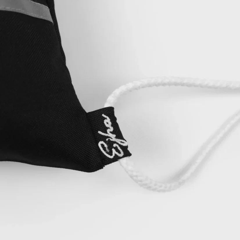 Detail výšivky značky Ejha - vyrobené na Slovensku