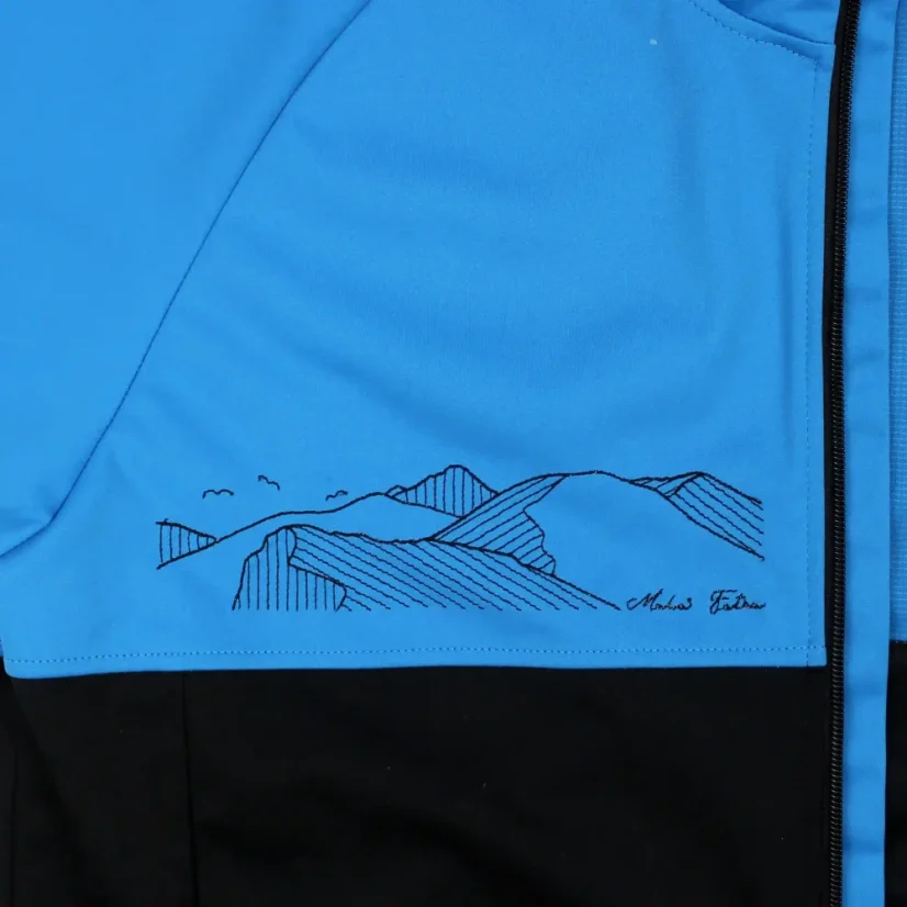 Detail výšivky na prednej strane softshellových búnd - Malá Fatra