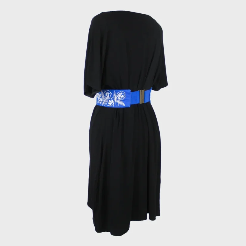 Zadný pohľad na voľné univerzálne šaty - modrý opasok Maky