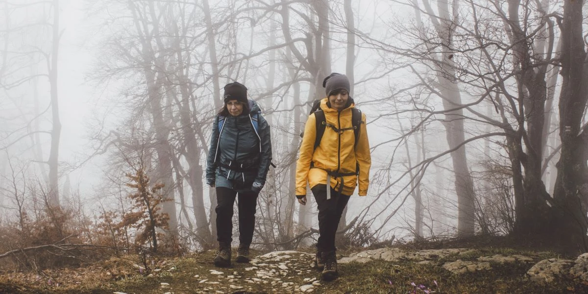 Ľahučká dámska šuštiaková bunda do vetra a mrholenia s autorskou výšivkou | Ejha